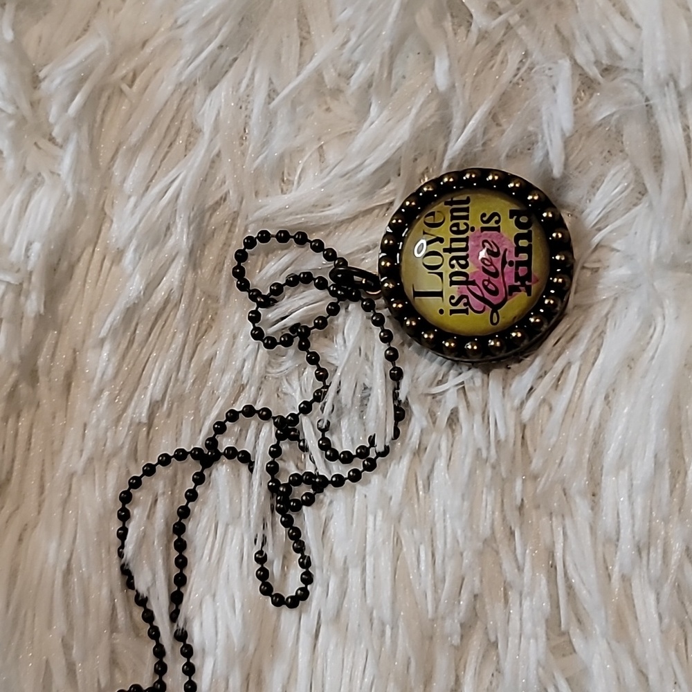 NWOT Fashion locket necklace
